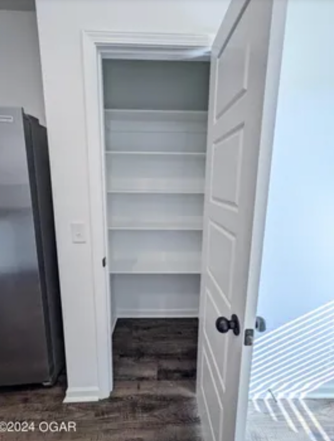Looking for 2 roommates