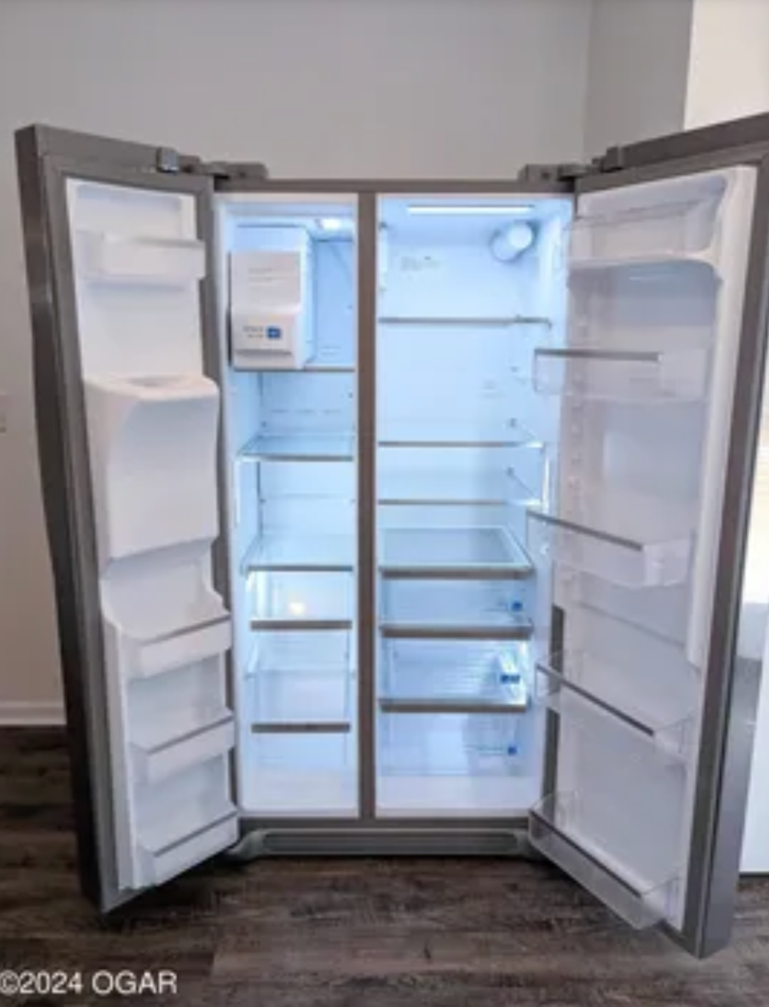 Looking for 2 roommates