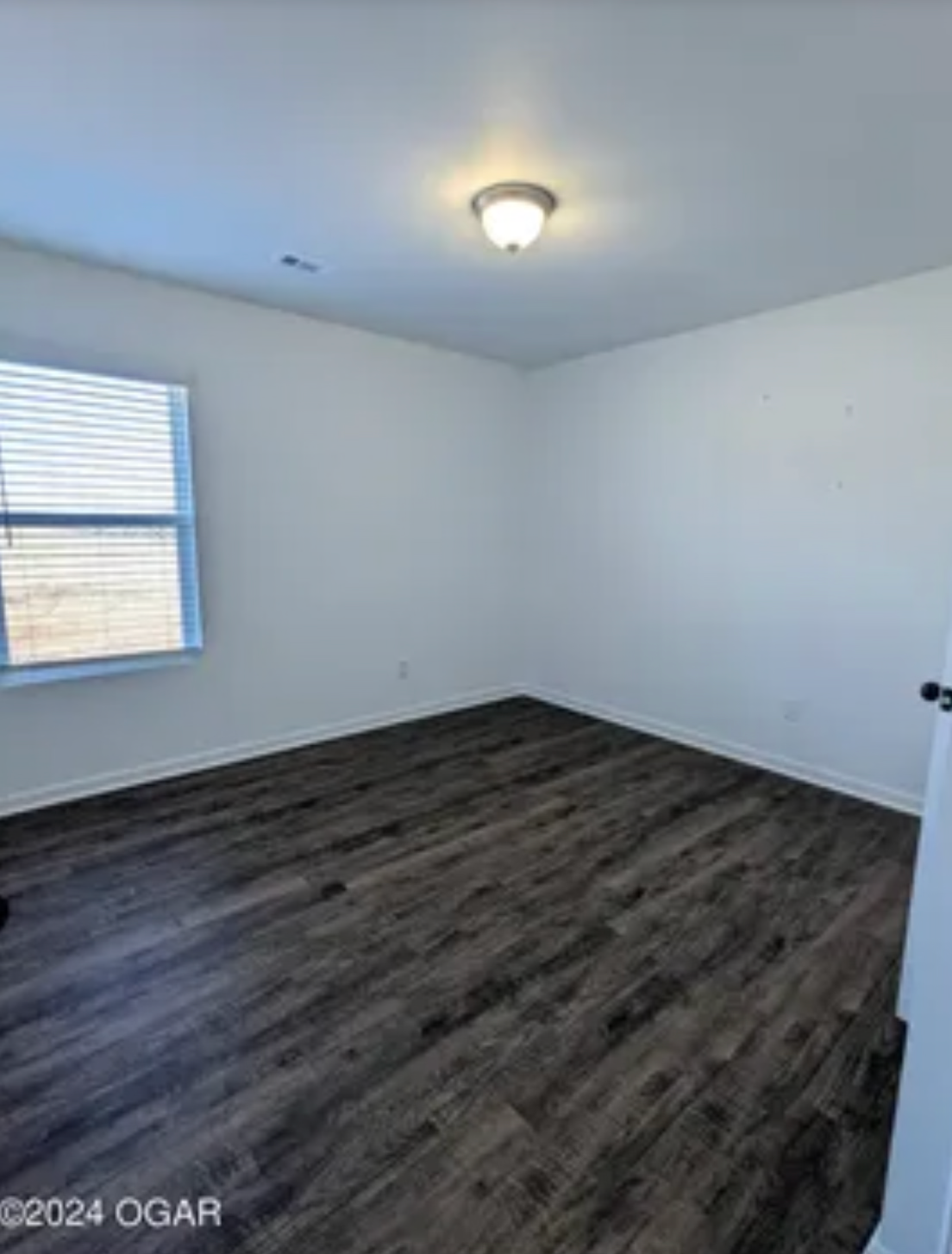 Looking for 2 roommates