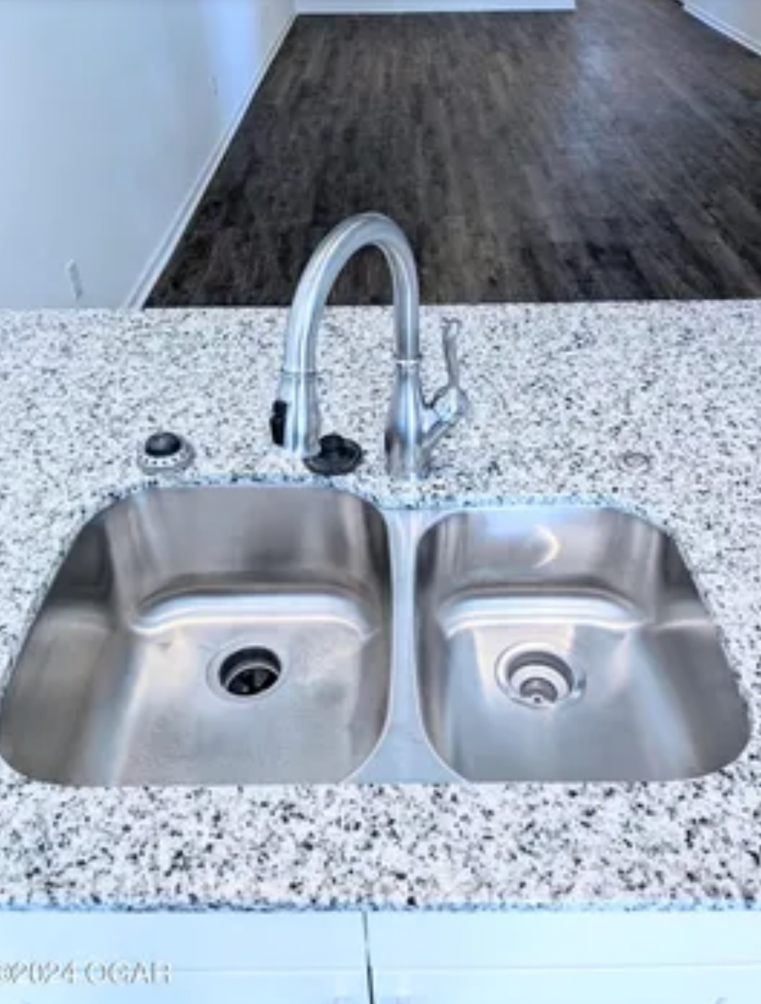 Looking for 2 roommates
