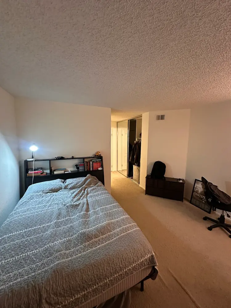Master Bedroom wPrivate Bathroomm