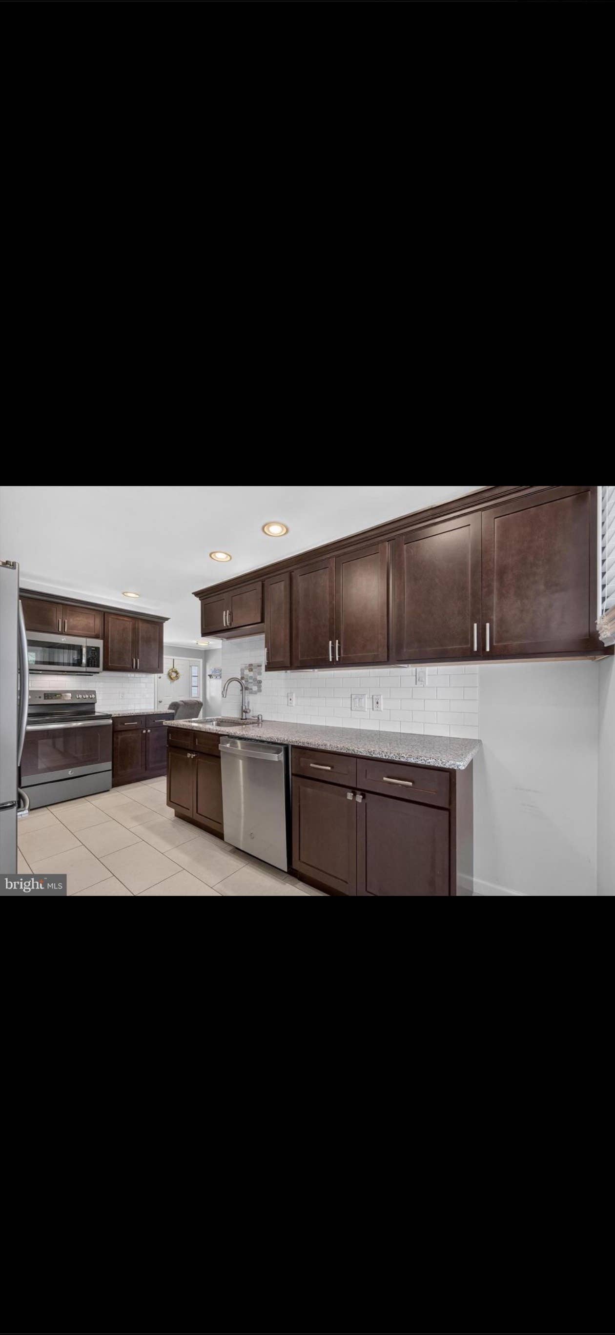 Clean Modern House/ available Room