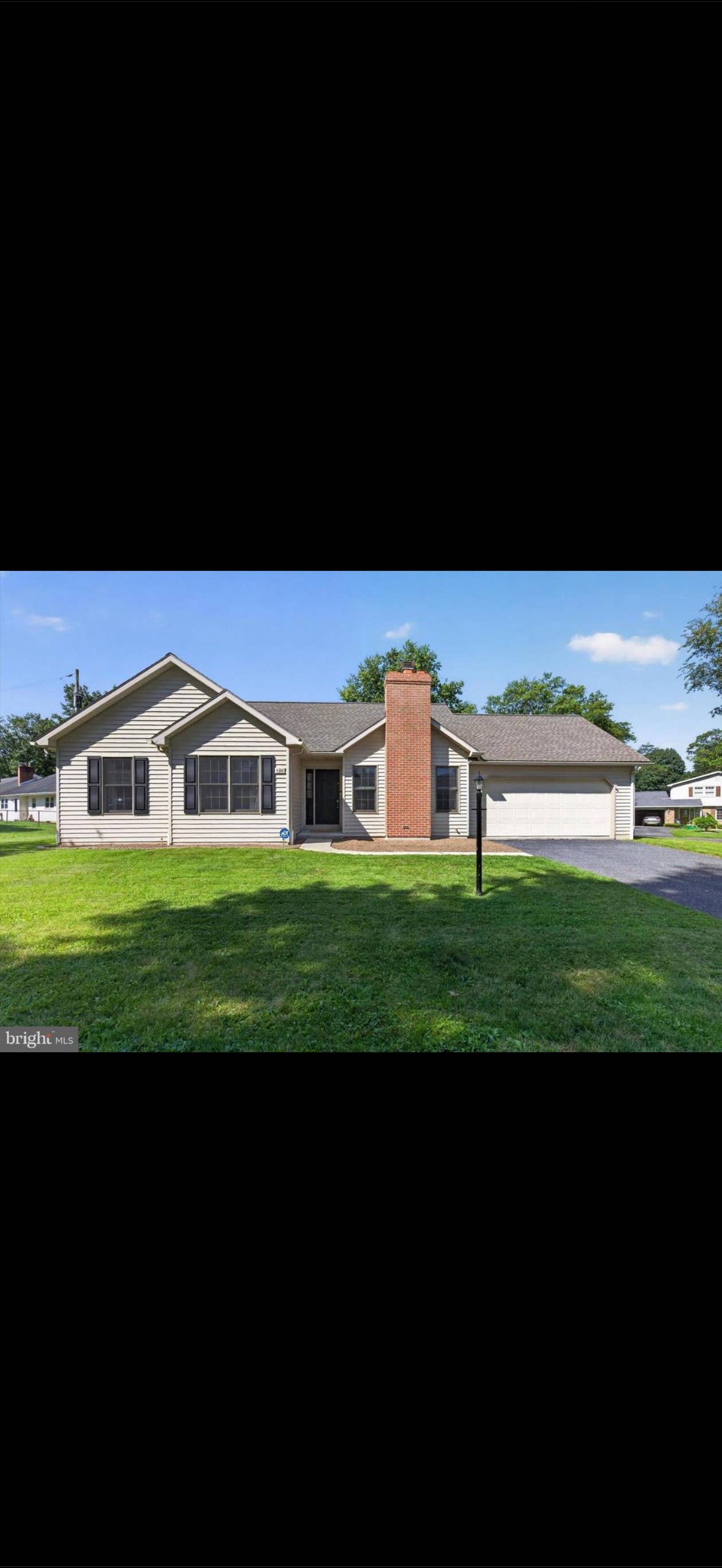 Clean Modern House/ available Room