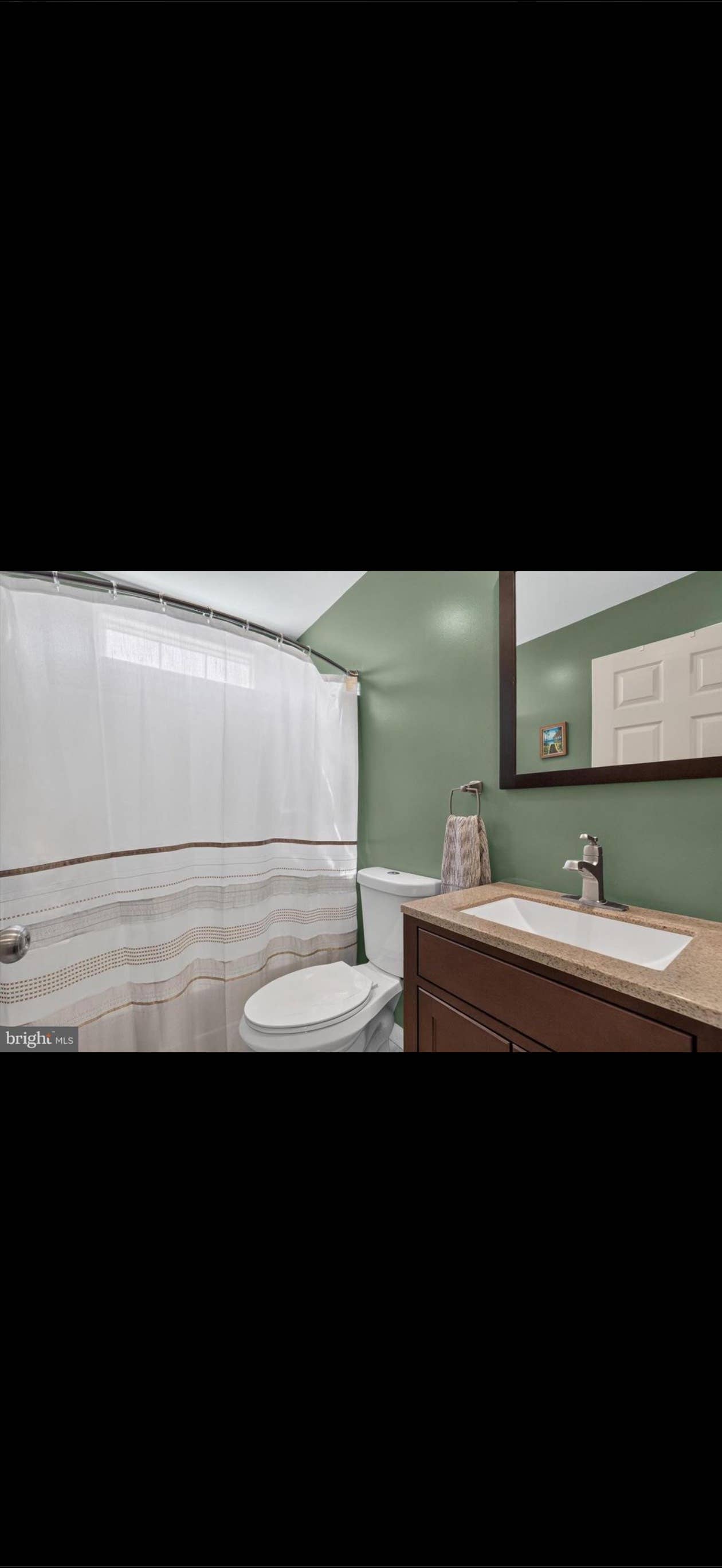 Clean Modern House/ available Room