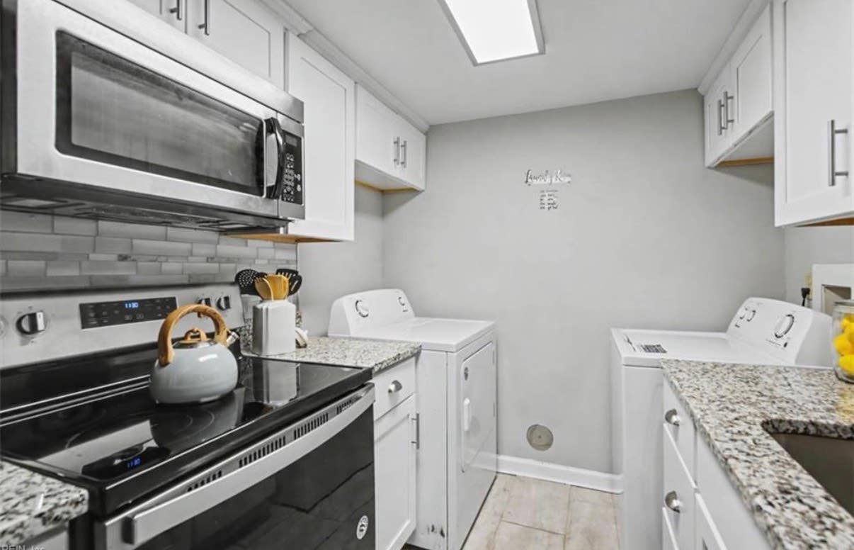 Private room for rent in VB
