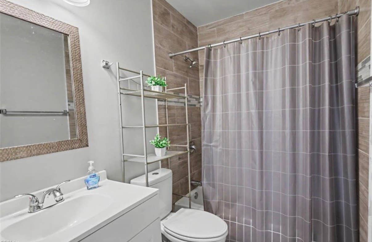 Private room for rent in VB