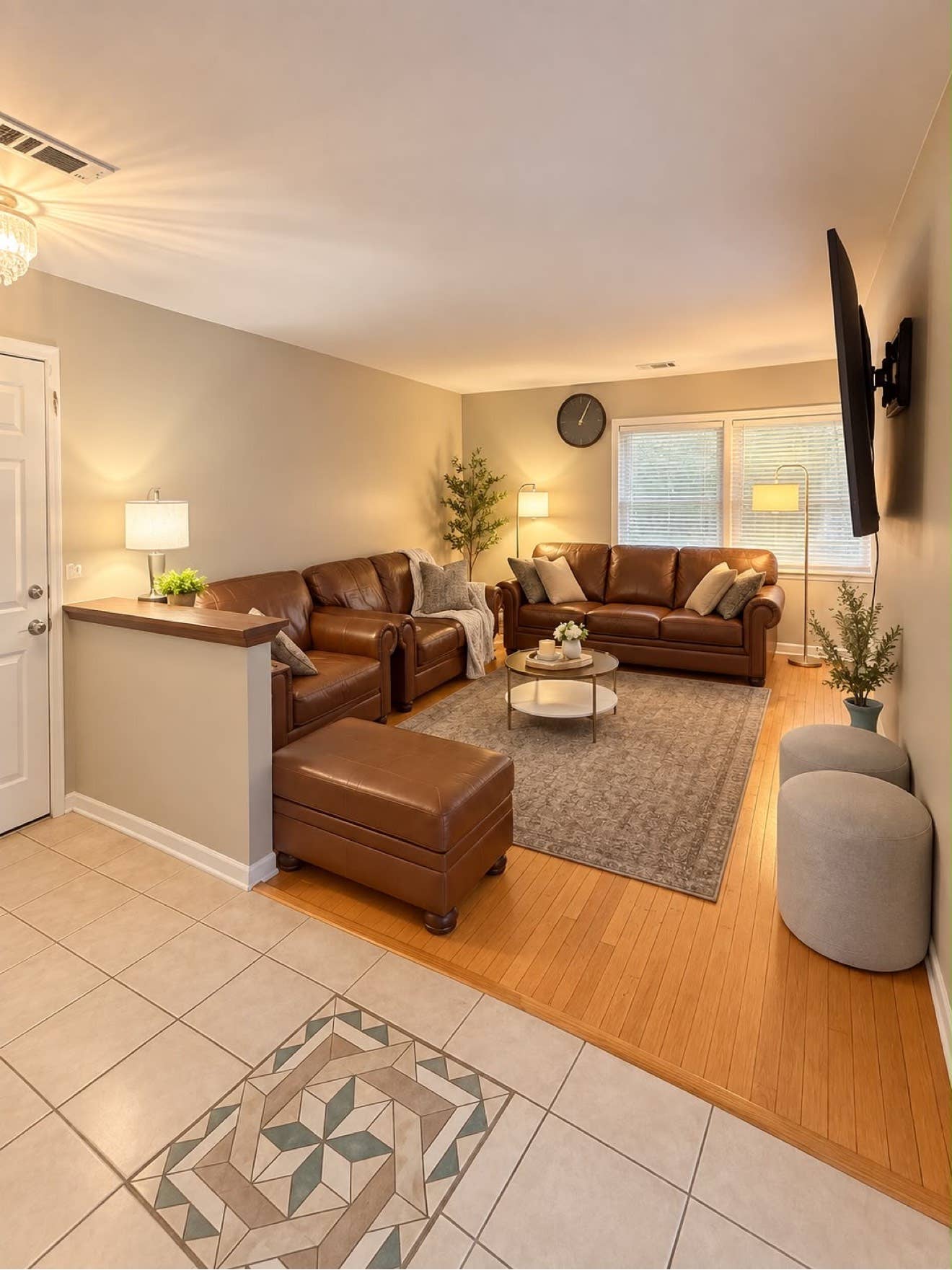 3 BEDROOM APT AVAILABLE - 1 DEC