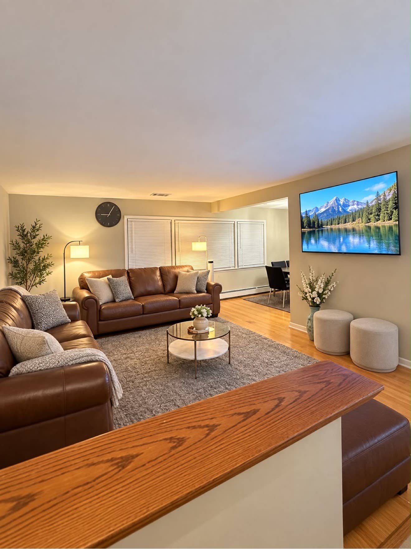 3 BEDROOM APT AVAILABLE - 1 DEC