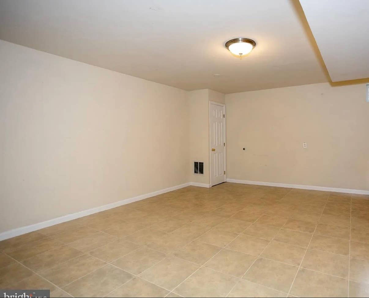 2 bedroom basement for rentt