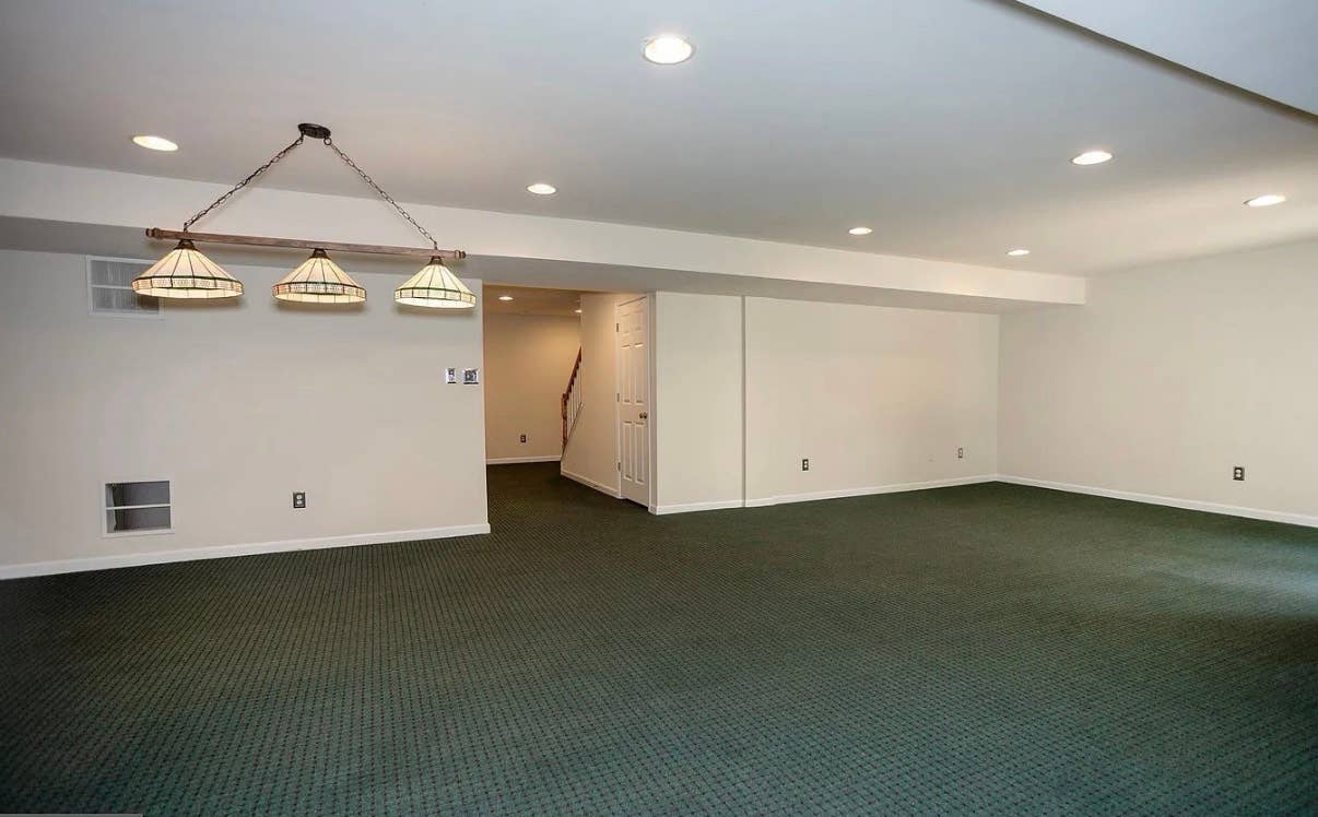 2 bedroom basement for rentt