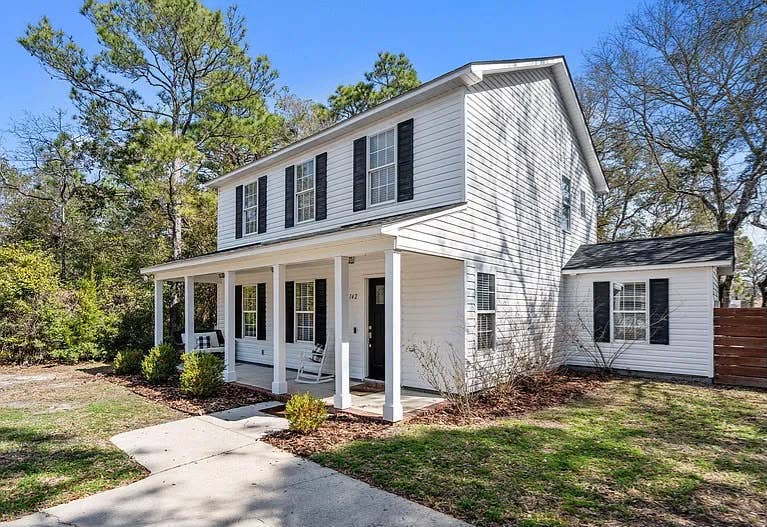 READYTOMOVEIN 3BD AND 3BATH