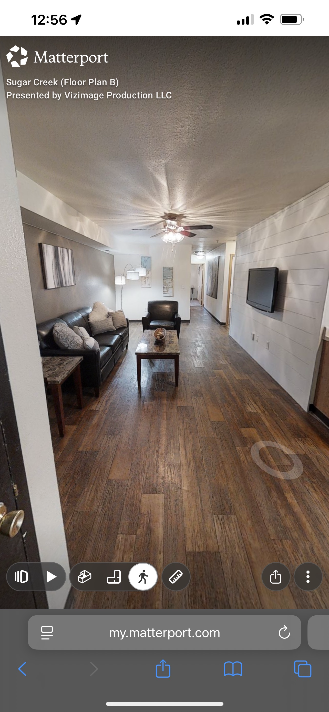 LOOKING FOR 2 ROOMATES