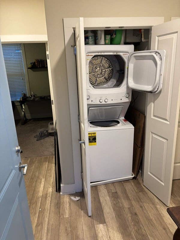 Room Available in Park Circle