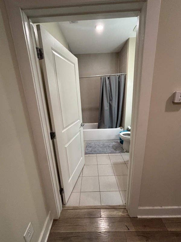Room Available in Park Circle