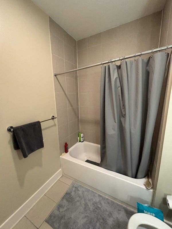 Room Available in Park Circle
