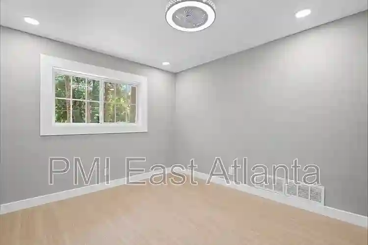 4 BR in East Point