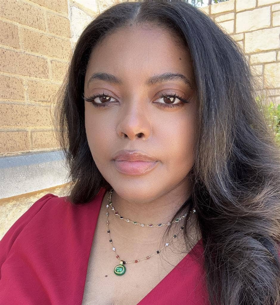Professional Woman Looking for Room