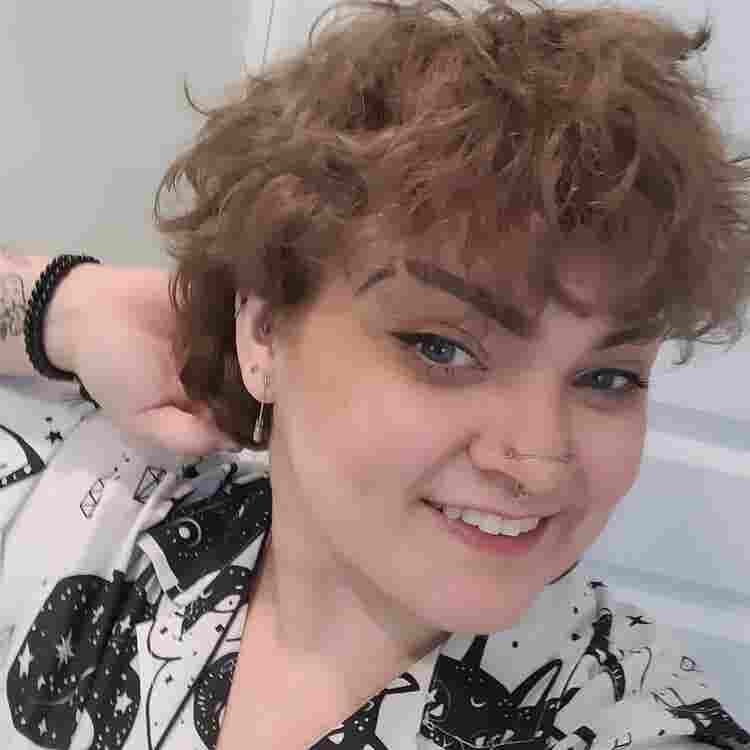 Queer YA looking for roommate/room