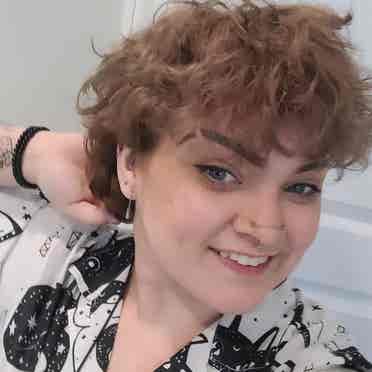 Queer YA looking for roommate/room