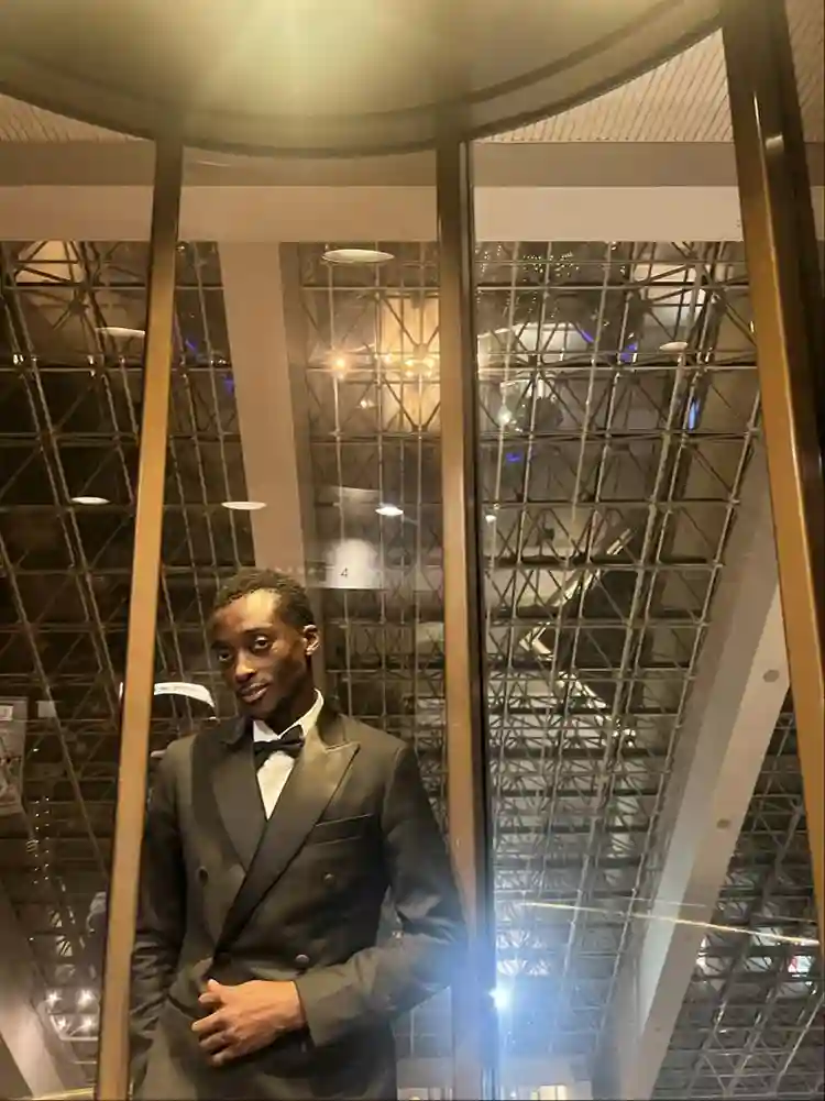 Looking for roomate, rent >.