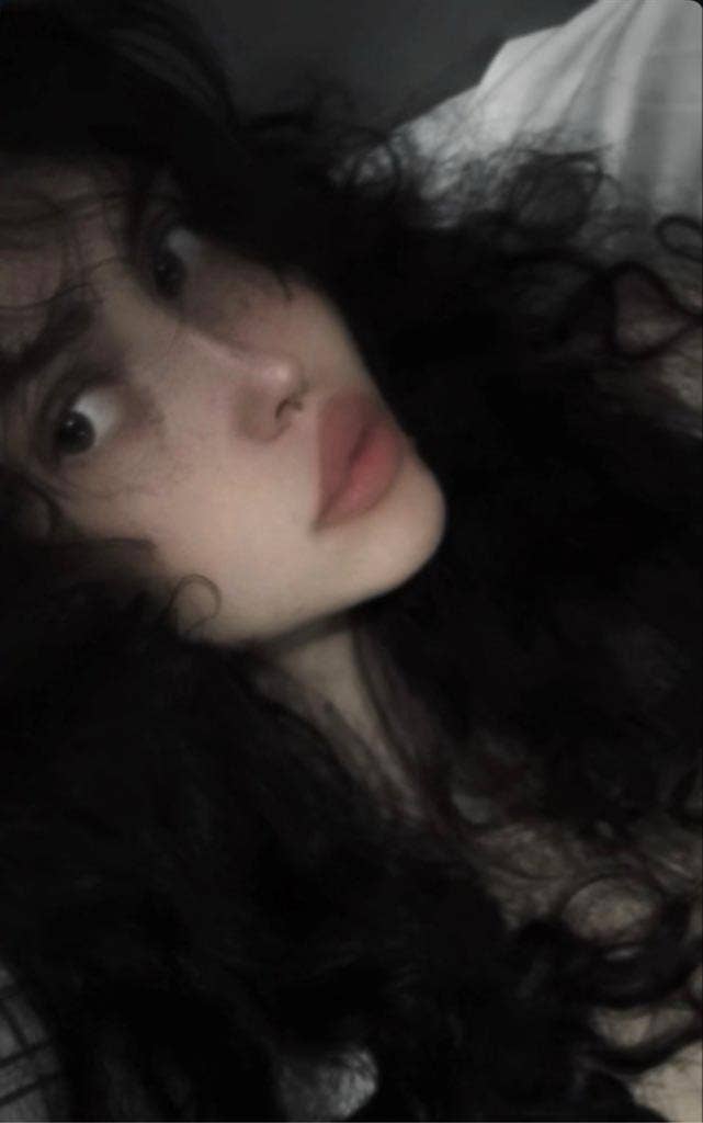 laid back f with 2 cats