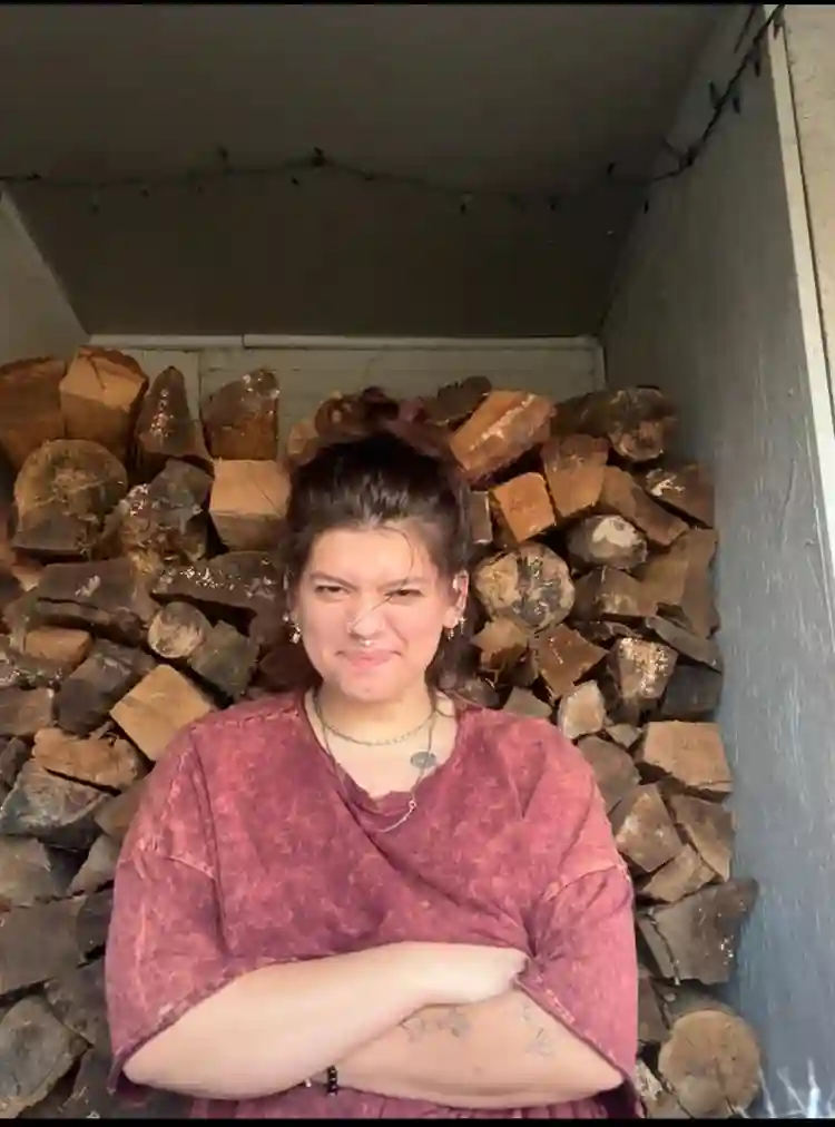 Chill and Pet-Loving Roomie Request