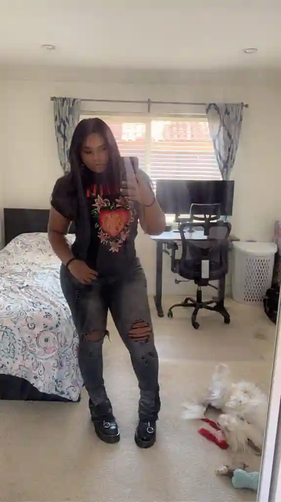 FEMALE ROOMMATE DTLA APT SEPTEMBERR