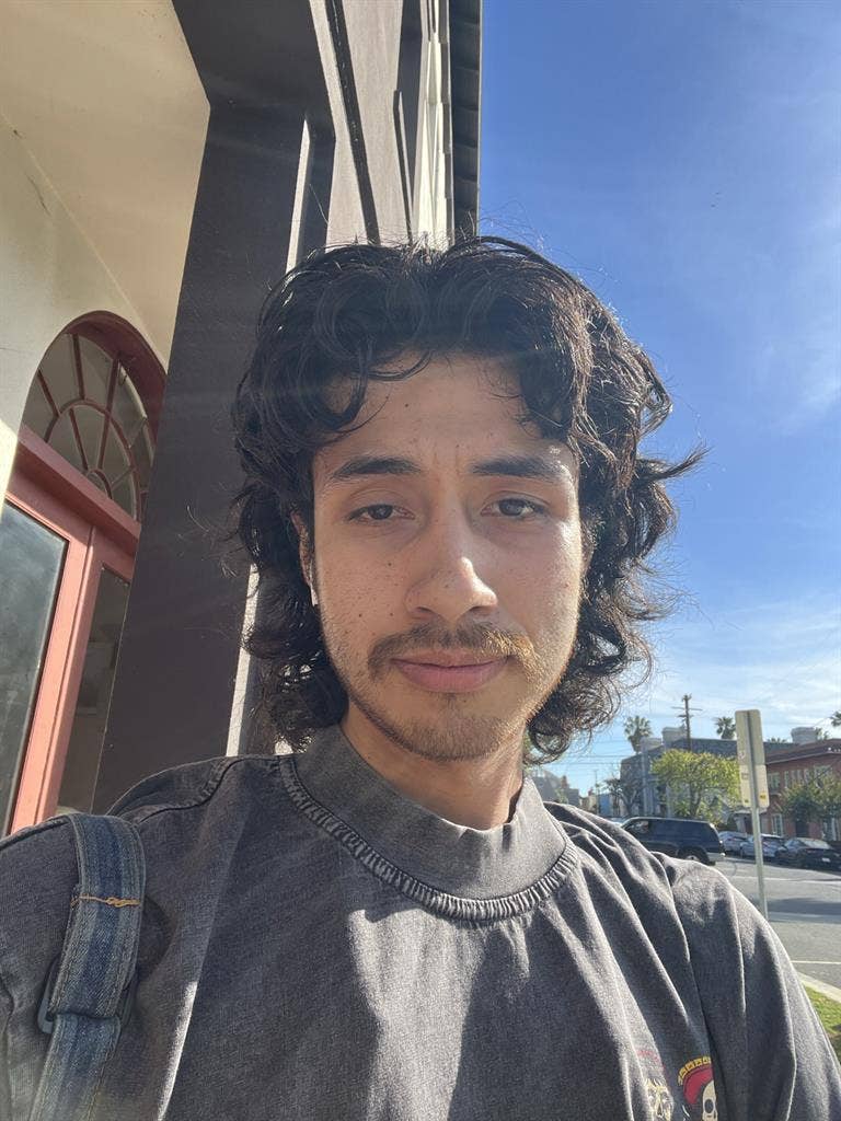 looking for roommate! LB area