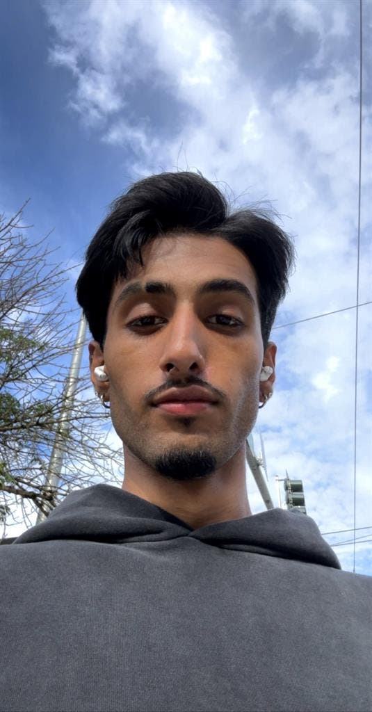 Hi yo male looking to move
