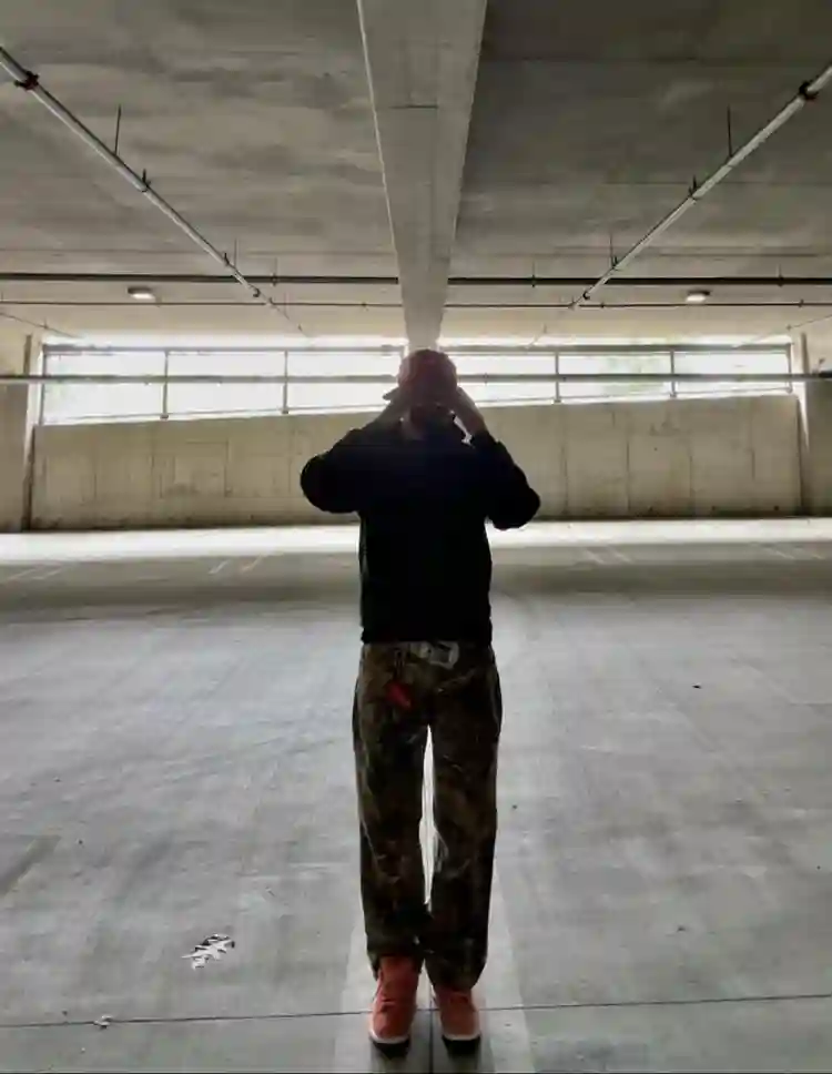 Hi yo male looking to move