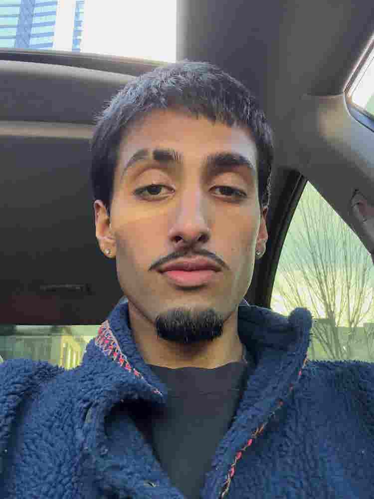 Hi   yo male looking to move