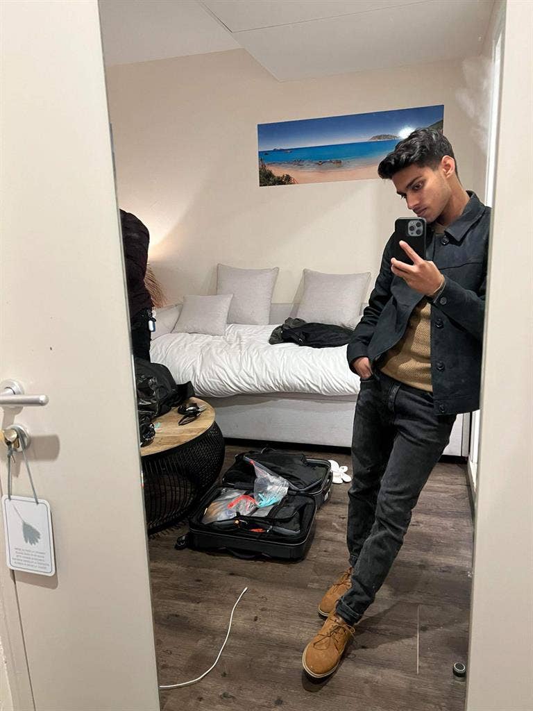 Looking to room to rent in LES/EV
