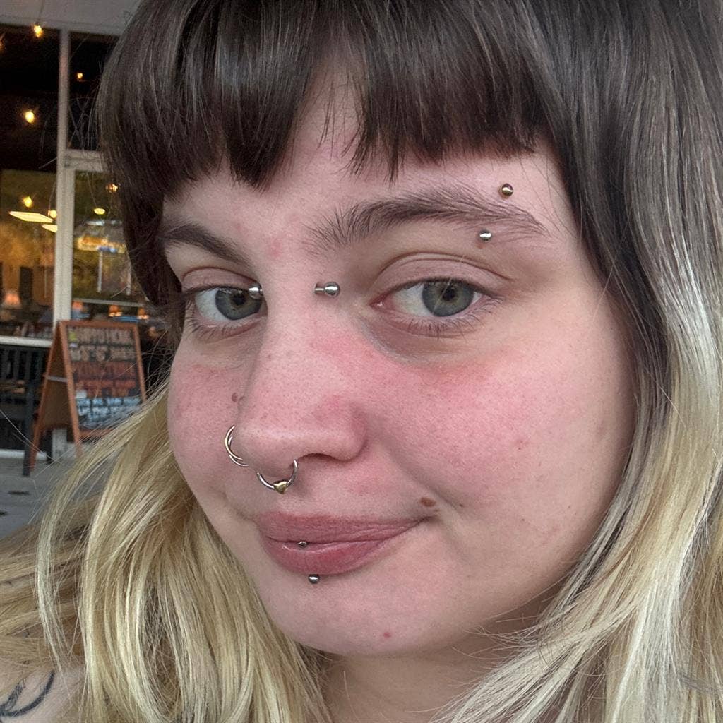 Paisley is looking for a room in NY