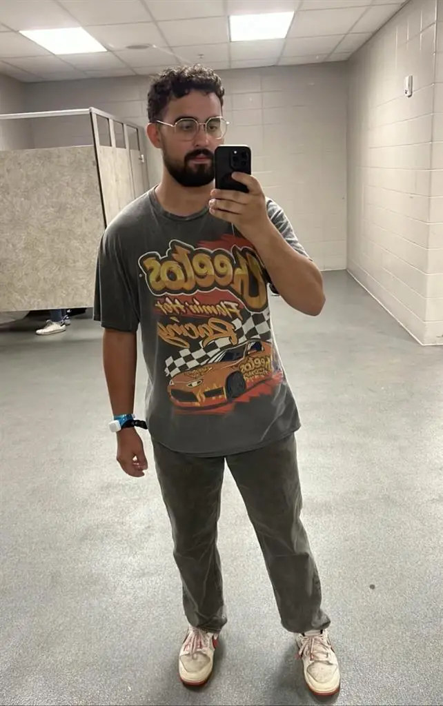 Looking for roommate. Dude or girl
