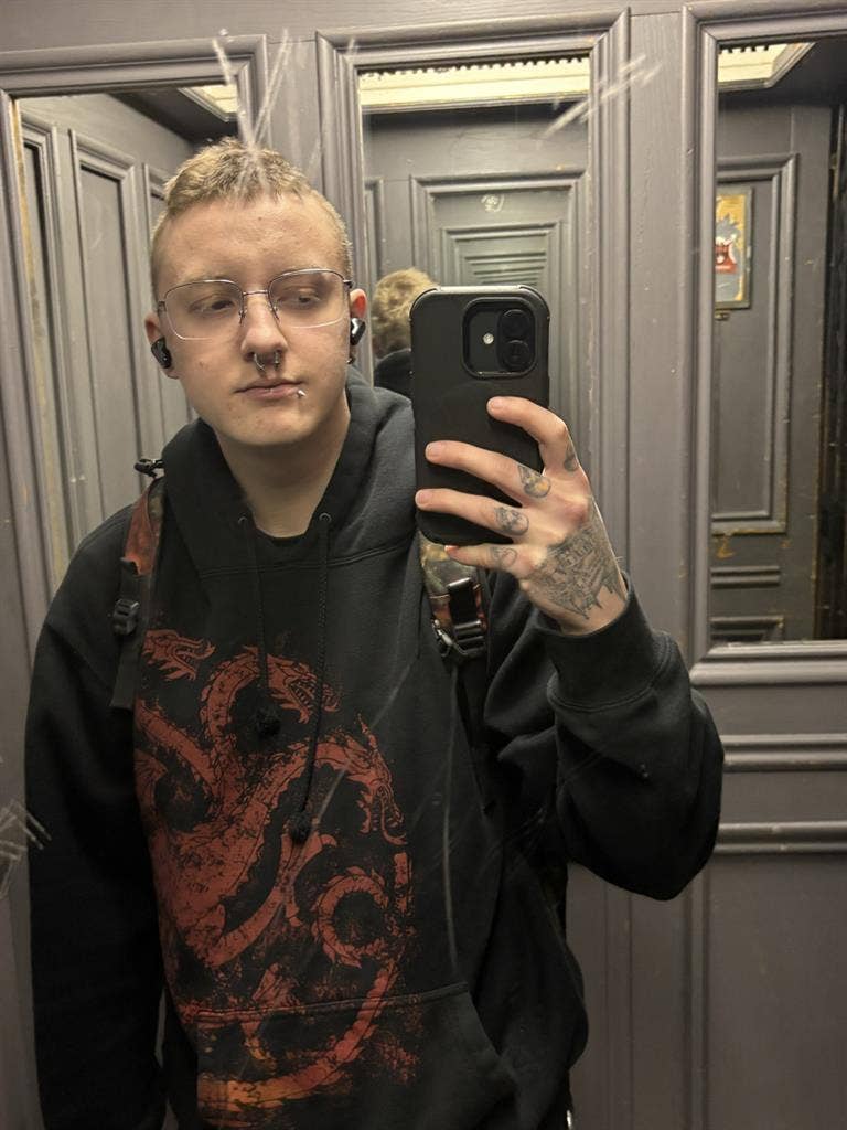 Seeking Queer Roommate(s)