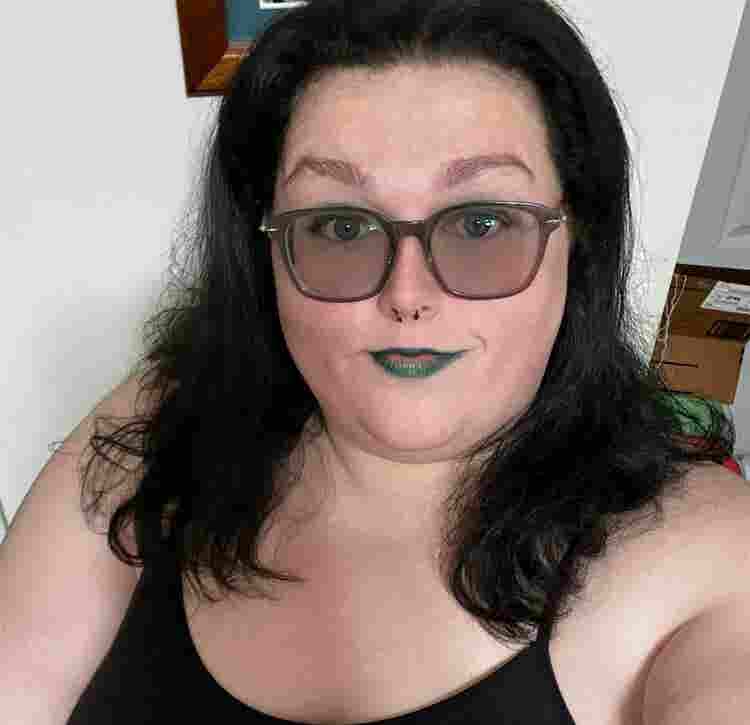 Lesbian Couple Looking For a Room
