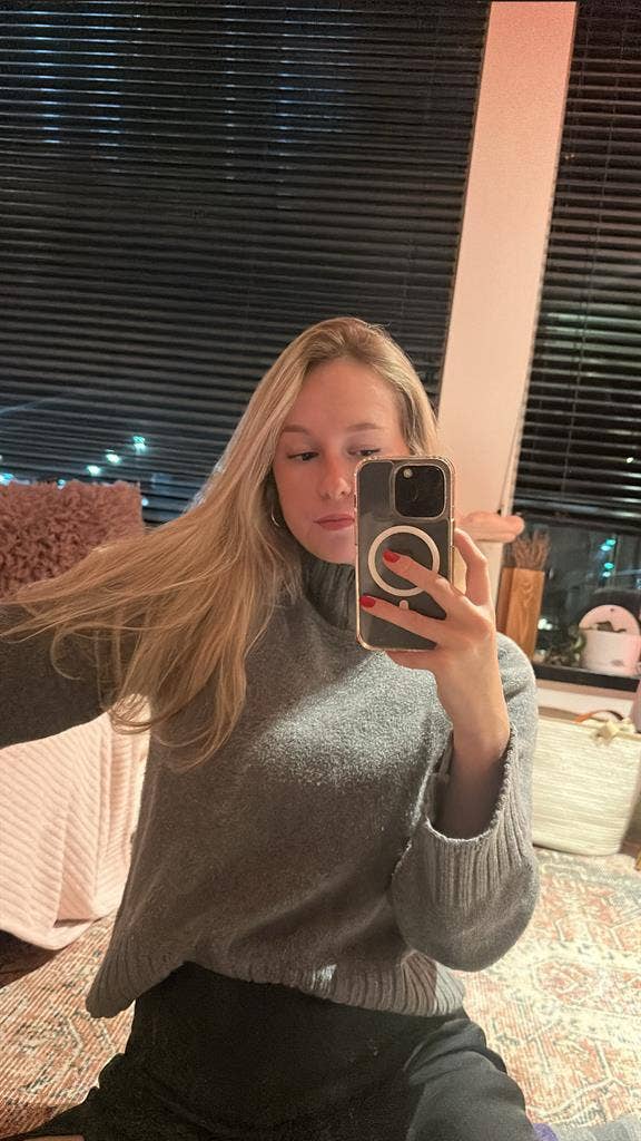 I’m Liza, , looking for a room :)