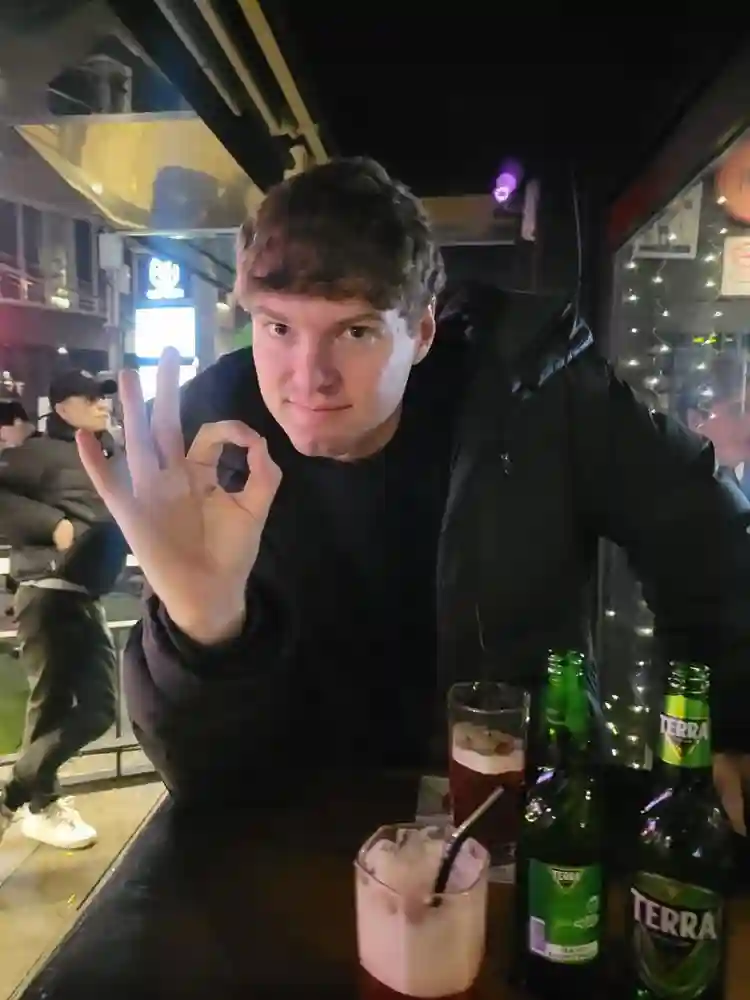 Looking for a room :)