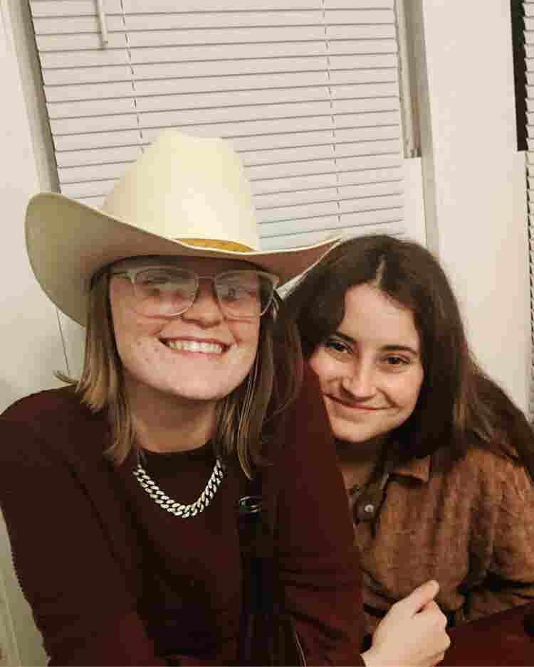 Couple looking for roomates