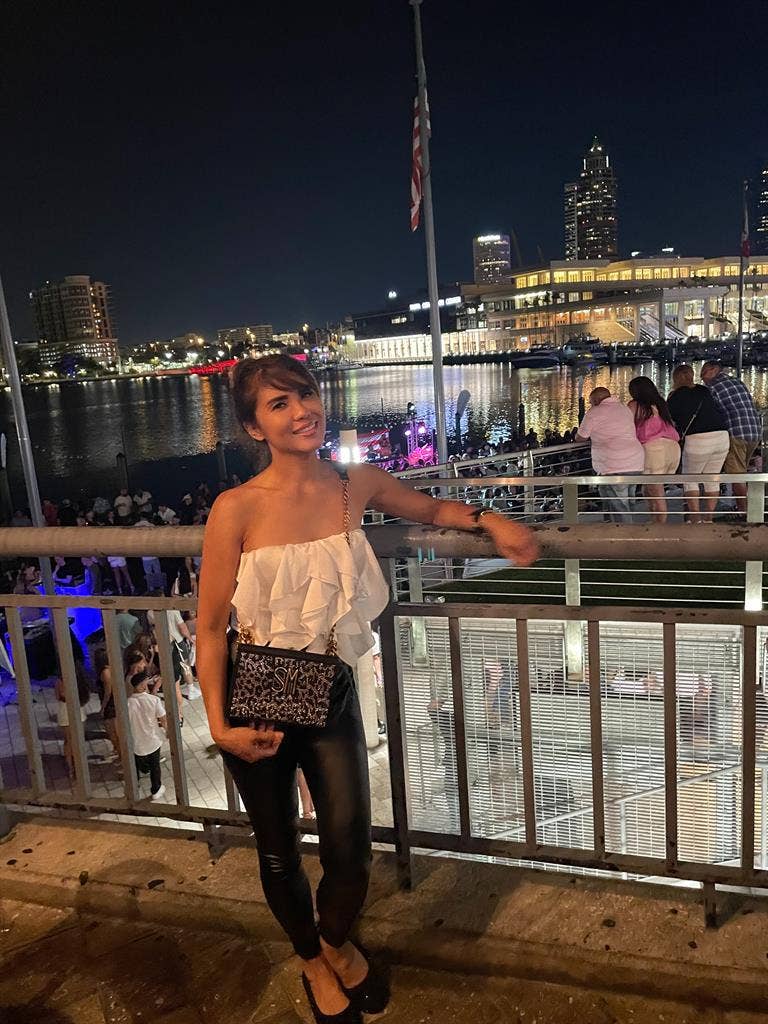 Looking for 2 Room To Rent