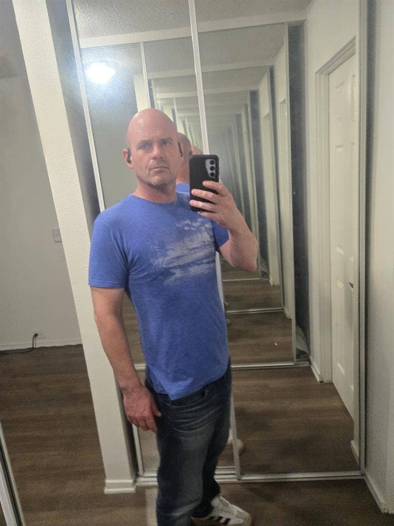 Looking for roomate
