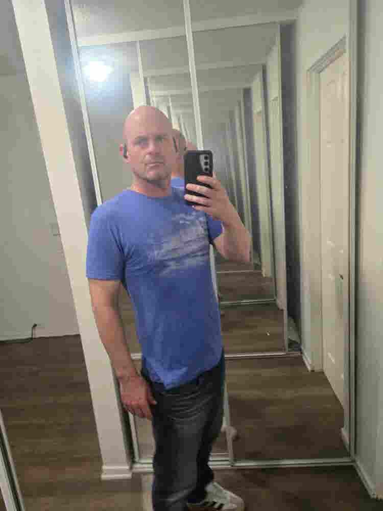 Looking for roomate