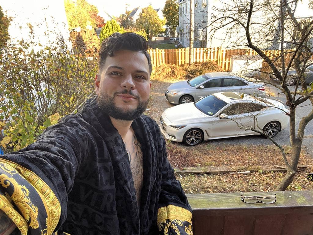 Need studio, 1 bdrm or roommate