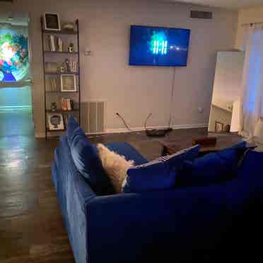 THE CHICK PAD - MOVE IN ASAP