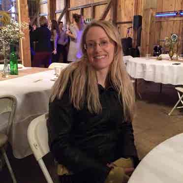 Prof. female seeks room to rent