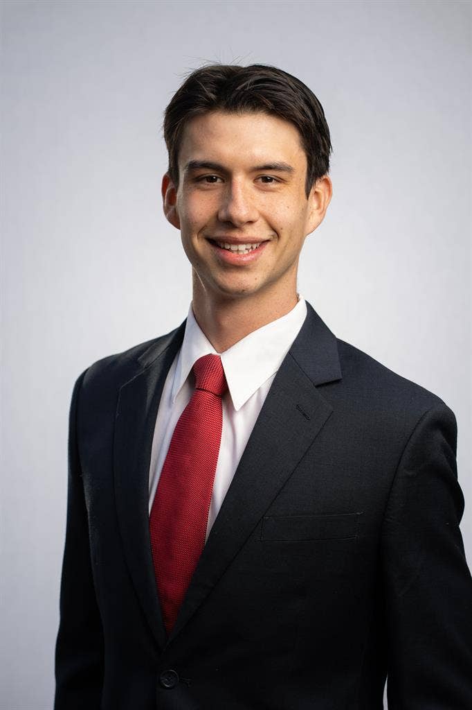 IB Analyst Looking For Room