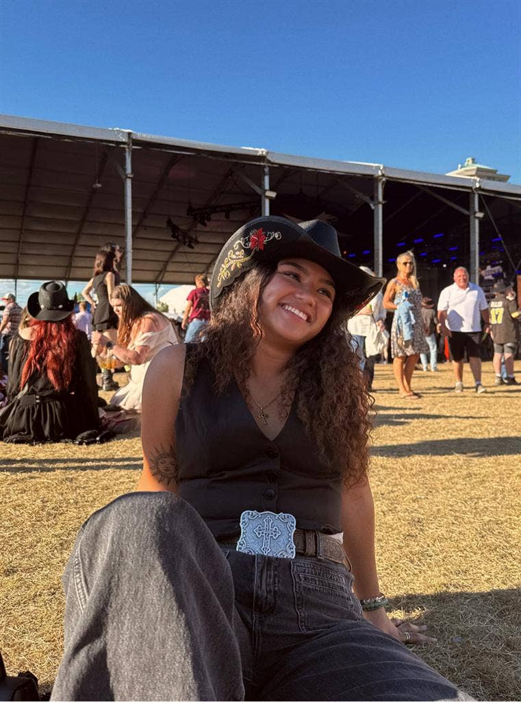 Looking for a girl roommate!