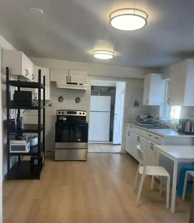 Cuarto iluminado con A/C