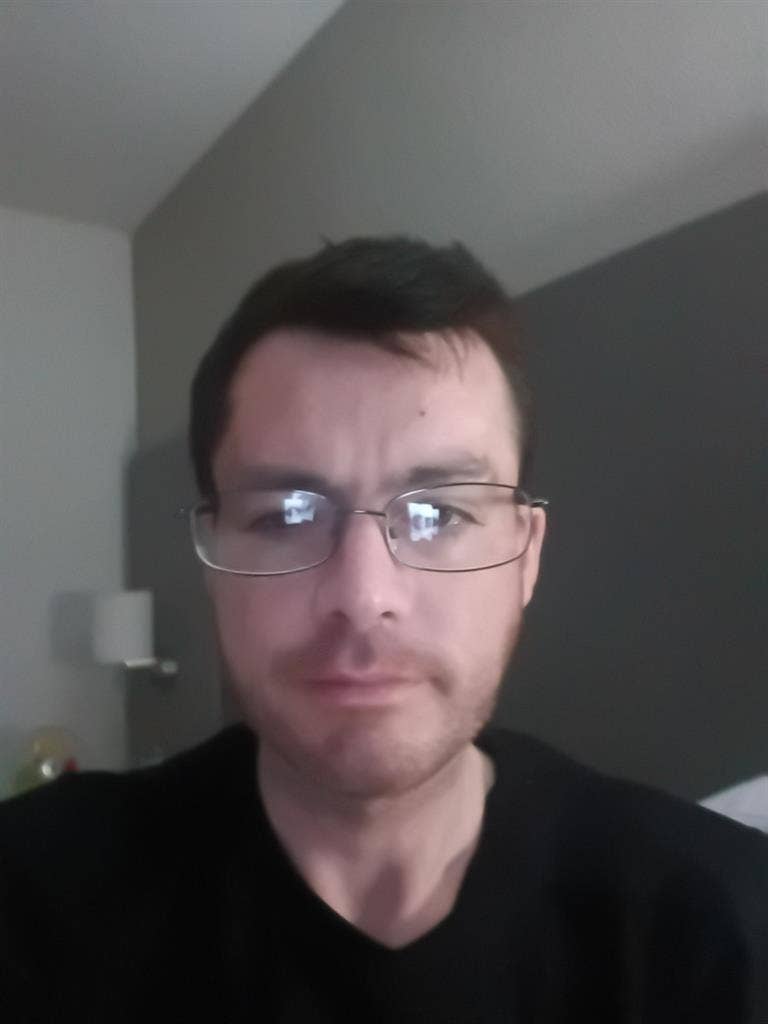 Looking for roommate