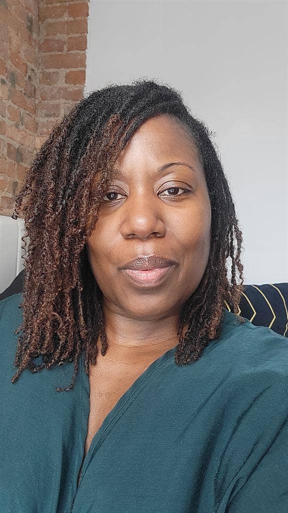 Female Seeking A Room In Brooklyn